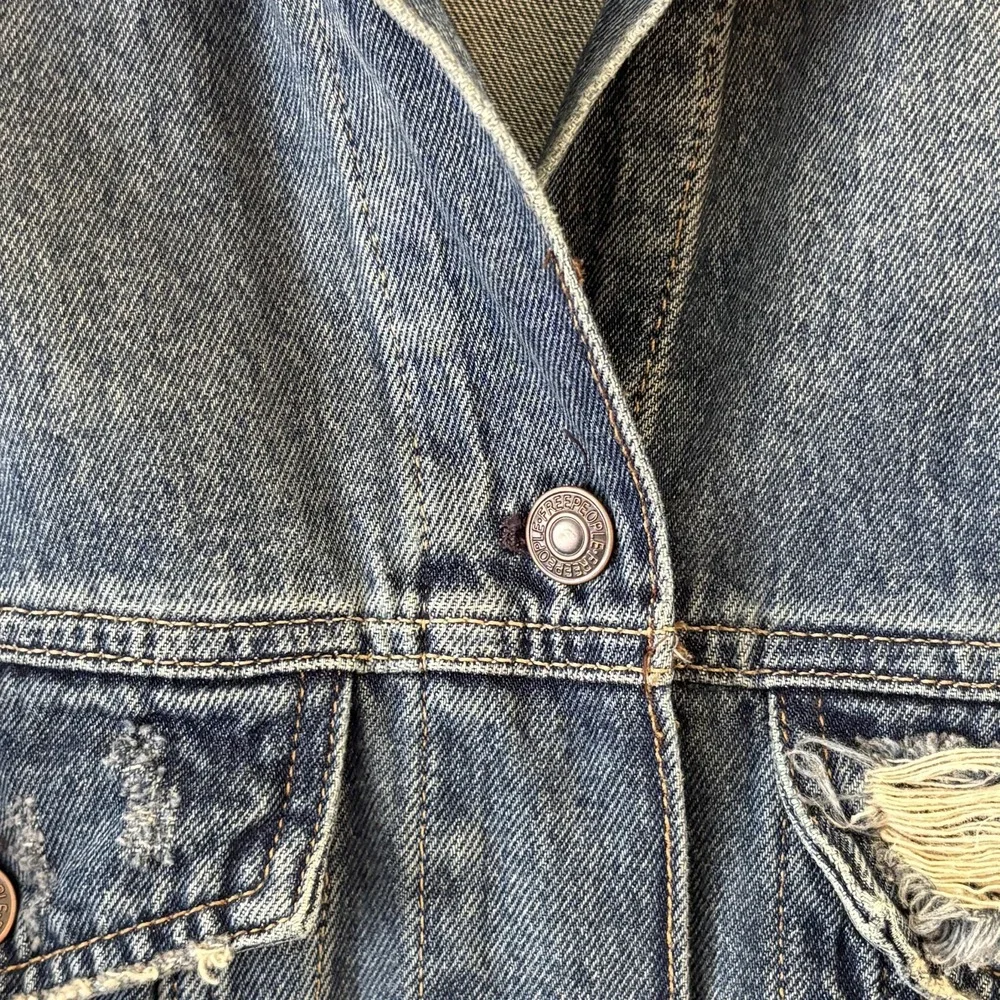 Free People We the Free Long & Lean Distressed Denim Jacket XS Oversized Trucker - Picture 8 of 14